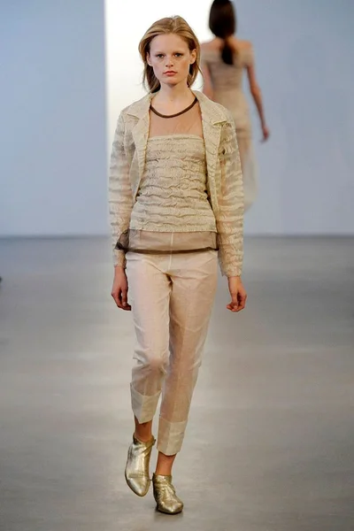 Look 18